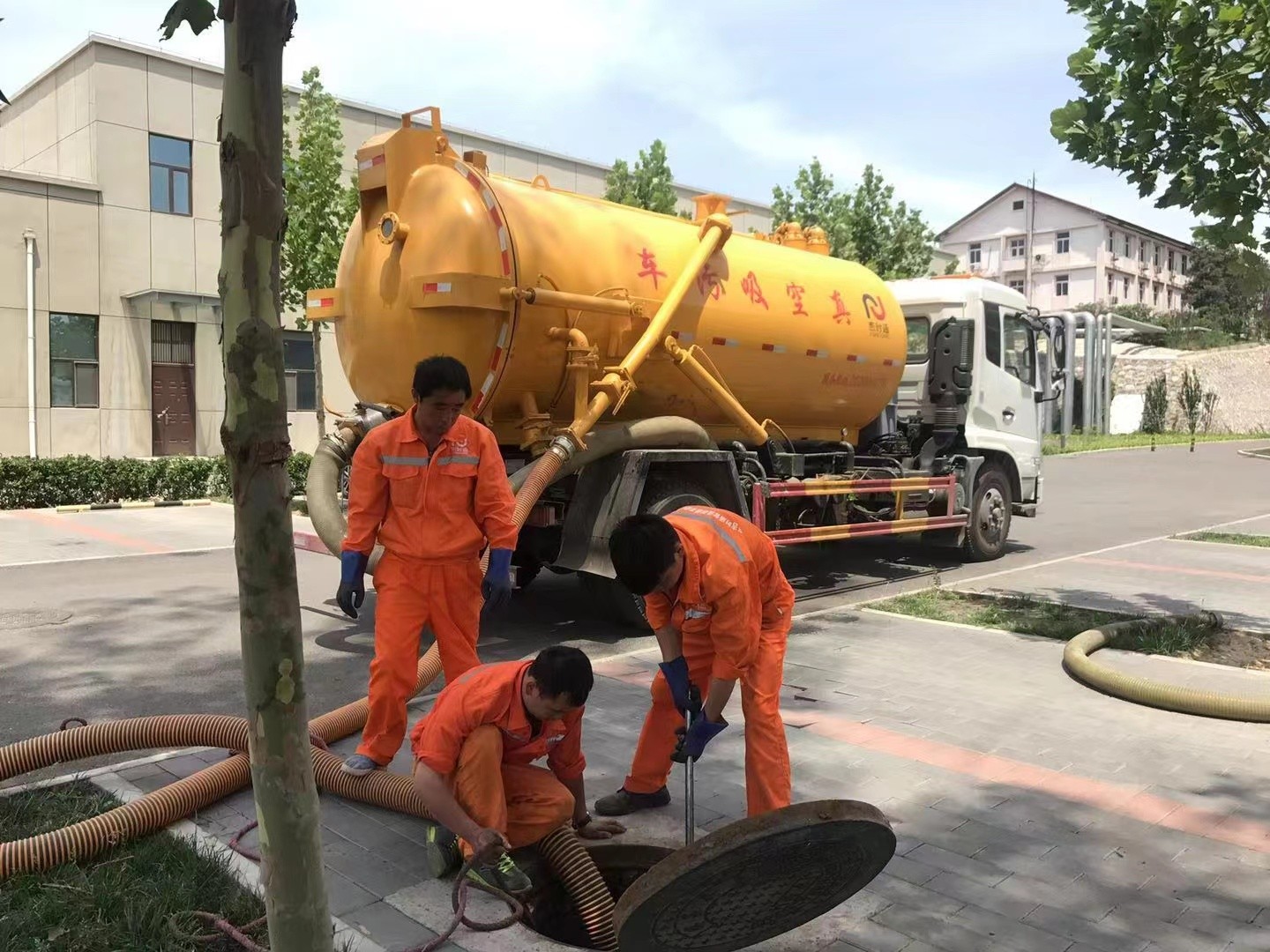 闵行化粪池清理与5-8吨吸粪车施工效率分析